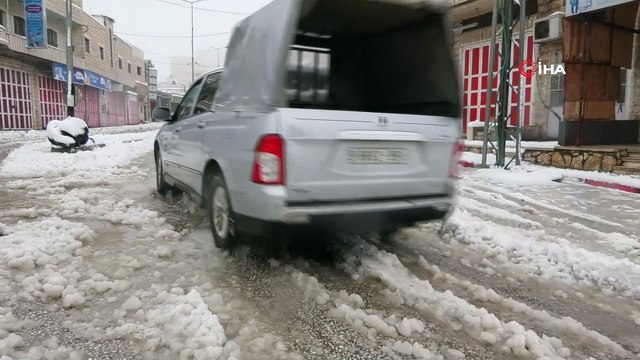 - El Halil’de kar yağışının keyfini çocuklar çıkardı