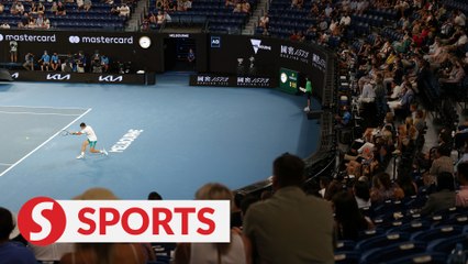 Fans back for Australian Open after brief lockdown