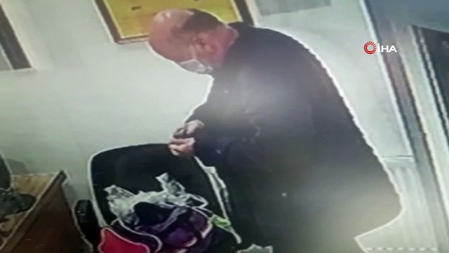 Döviz bürosu fazla bin dolar ödeme yaptığı müşterisini bekliyor.. Fazla ödemenin yapıldığı anlar kameraya yansıdı