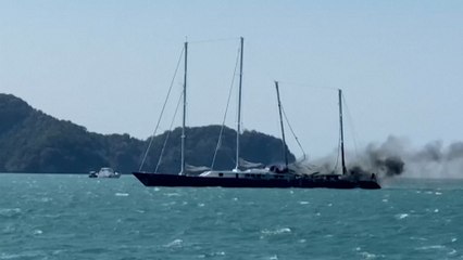 Malaisie : Le Phocéa, ancien yatch de Bernard Tapie, en proie aux flammes