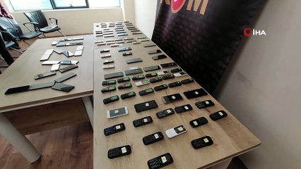 Polisten kaçak cep telefonlarıyla “Uzay” mesajı