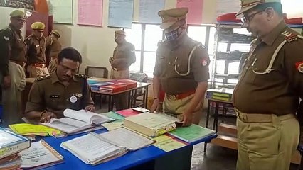 पुलिस अधीक्षक द्वारा सराहना करते हुये 5000 रुपये का दिया गया पुरस्कार
