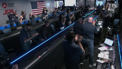 美 퍼서비어런스 화성 착륙...생명체 흔적 탐사 임무 착수 / YTN