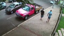 Câmera de segurança registra Gol sendo furtado em Cascavel