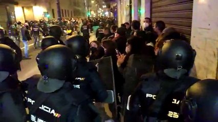 下载视频: Segunda jornada de incidentes en Valencia en protesta por Hasel