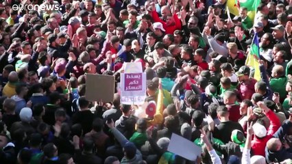 Le président algérien joue l'apaisement : élections anticipées, entre 55 et 60 détenus graciés