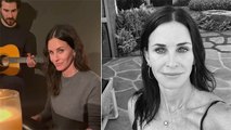 Courteney Cox Plays The FRIENDS Theme Song As She Tries Her Hands On Piano