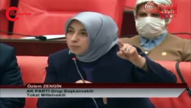 AKP'li Özlem Zengin'den çıplak arama iddialarına yanıt: Onurlu, ahlaklı kadın açıklamak için bir sene beklemez