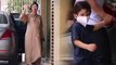 Pregnant Kareena Kapoor with Taimur Snapped at Karishma Kapoor house Bandra | FilmiBeat