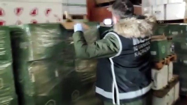 İSTANBUL - Sahte içki operasyonunda 3 kişi gözaltına alındı