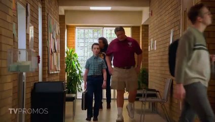 Young Sheldon S04E09 Crappy Frozen Ice Cream and an Organ Grinder's Monkey