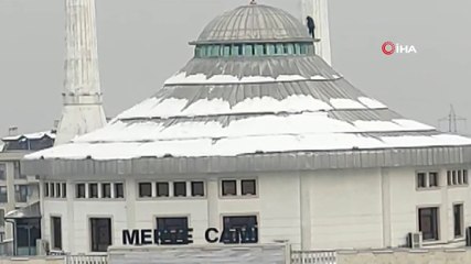 Bursa'da cami kubbesinde tehlikeli temizlik
