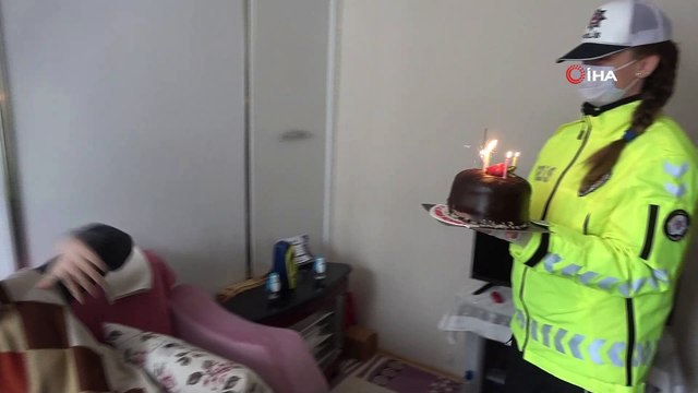 Engelli oğlu için istedi, polis doğum günü sürprizi yaptı