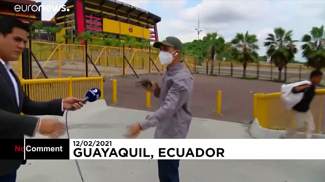 Ecuador: Reporter wird vor laufender Kamera überfallen