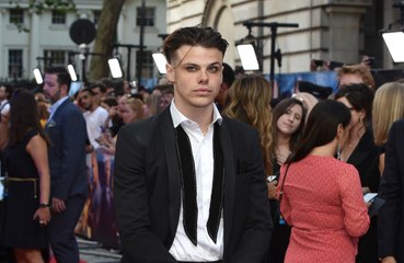Yungblud's Life on Mars? David Bowie cover plays during NASA Mars landing