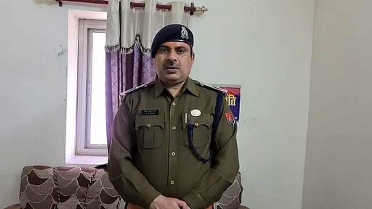 बाइक सवार बदमाशों ने स्कूल के अंदर दिनदहाड़े असलहा लगाकर शिक्षिका से चेन छीनकर फरार