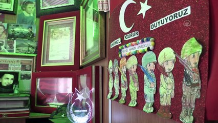 DÜZCE - Düzceli baba şehit oğlunun hayalini kurduğu evde onun hatıralarını sergiliyor