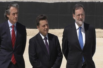 Descargar video: Rajoy visita las obras de la Autovía A-32