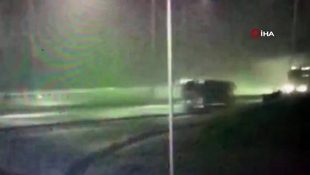 Otobandaki ters şerit faciası kamerada...Ters şeritten gidip otobüse böyle çarptılar