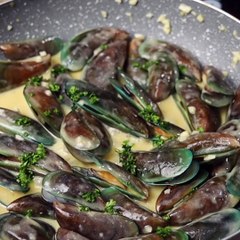 Buttered Garlic Mussels / Tahong With Cheese