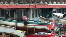 TEKİRDAĞ - Tekirdağlı balıkçılar Marmara'ya açılmak için deniz salyasının bitmesini bekliyor