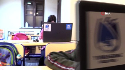 Öğrenciler EBA Erişim Merkezi’nde derslerine giriyor