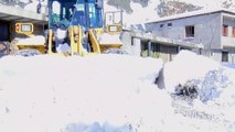 SİİRT - Kar yağışı nedeniyle 228 yerleşim yerine ulaşım sağlanamıyor