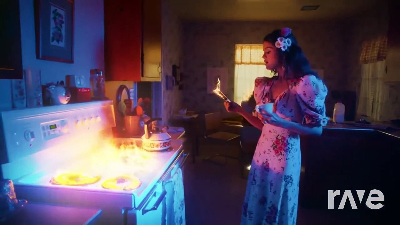 Selena Gomez VS Ariana Grande Mashup Music Video