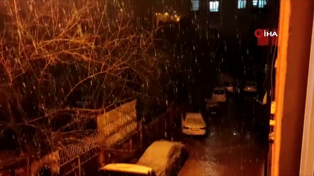 Batman'da yoğun kar yağışı nedeniyle 94 yerleşim yolu ulaşıma kapandı