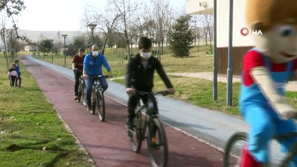 Pandemi sürecinde çocuklar spor yaparak eğleniyor