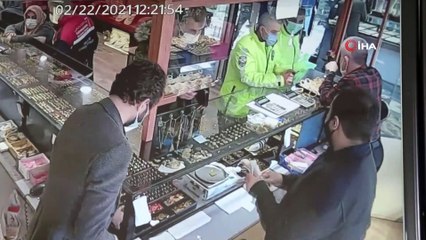 Kuyumcunun verdiğini fazla 10 bin 800 lirayı iade etti