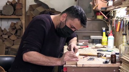 TRABZON - Ahşap kapı eşiği, kovan teli ve misinadan kemençe yaparak başladığı sanatta aranan usta oldu