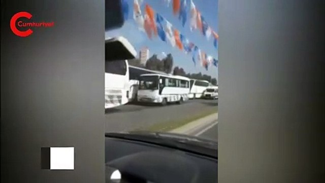 CHP'li Sertel videosunu paylaştı: Yüzlerce otobüs, çevre il ve ilçelerden AKP İzmir Kongresi'ne insan taşıdı