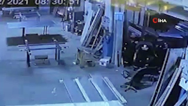 - Sobaya dökülen tiner alev alıp parlayınca 2 işçi ölümden döndü