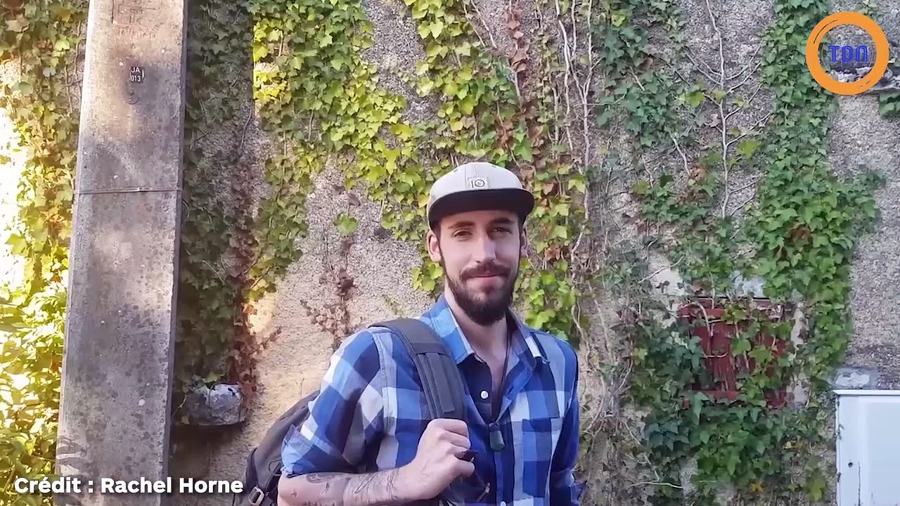 Elle quitte son emploi et part en France pour v...