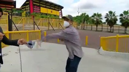 Ecuador: Periodista es asaltado a mano armada en plena transmisión