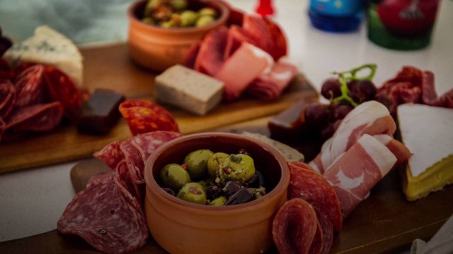 Amazon's Bestselling Cheeseboard Has a Near-Perfect Rating