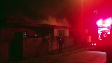 DÜZCE - Suriyeli ailenin kaldığı ev yangında hasar gördü