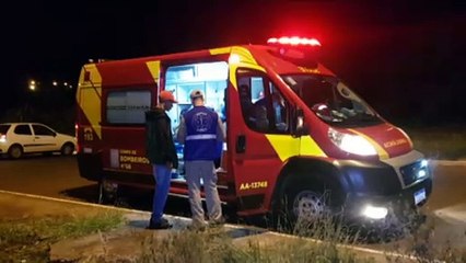 Descargar video: Jovem fica ferido ao sofrer queda de bicicleta na Avenida Sabiá, no Floresta