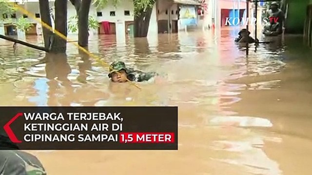 Banjir 1,5 Meter, Banyak Warga Cipinang Melayu Terjebak