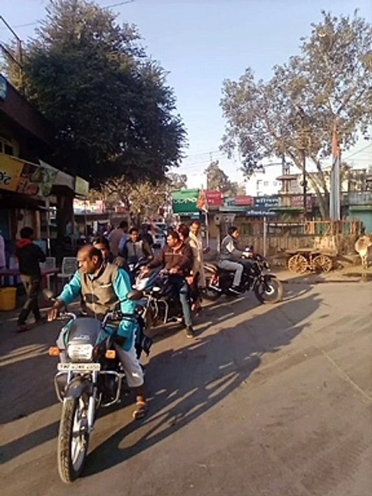 कांग्रेश के बंद का मिलाजुला असर, साप्ताहिक अवकाश ने की मदद
