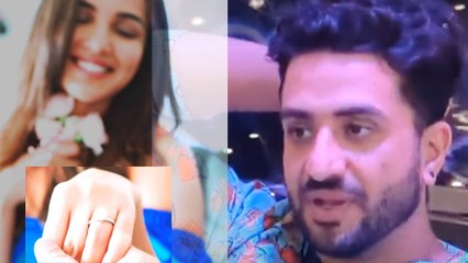 Bigg Boss 14 Finale: Aly को पहले ही अपना हाथ देख चुकी है Jasmin; वायरल हो रही ये फोटो | FilmiBeat