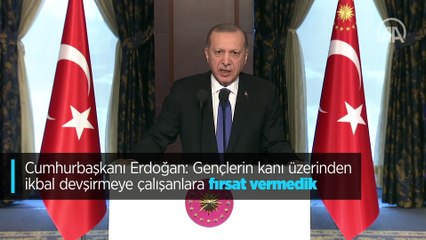 Télécharger la video: Cumhurbaşkanı Erdoğan: Gençlerin kanı üzerinden ikbal devşirmeye çalışanlara fırsat vermedik