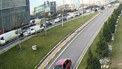 İSTANBUL - Gasp zanlısı 12 kişiden 8'i tutuklandı