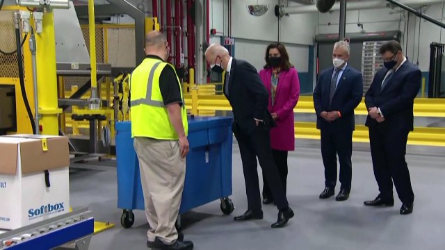 Байден призвал не бояться вакцин