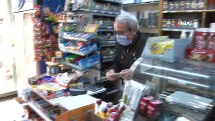 Çevreci köpek ‘Zeytin’ alışverişini kendisi yapıyor