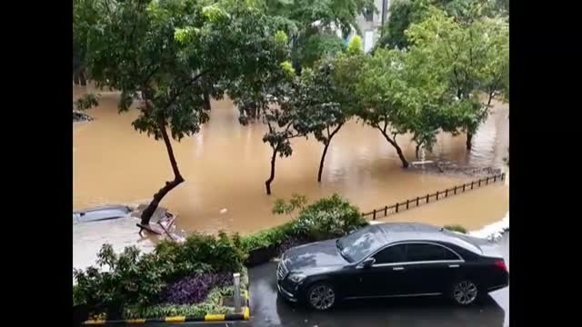 Las intensas lluvias en Yakarta provocan la evacuación de miles de personas