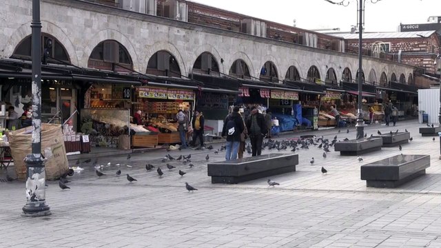 İSTANBUL - Hafta sonu kısıtlamasının ilk günü sakin geçiyor - Eminönü/Galata Köprüsü/Sultanahmet