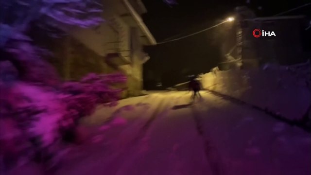 Kardan kapanan köy yolunu kayak merkezine çevirdi