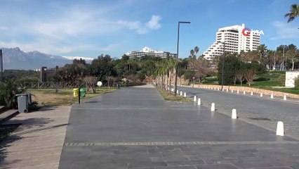 Antalya'da sahildeki yoğunluğa sıkı denetim